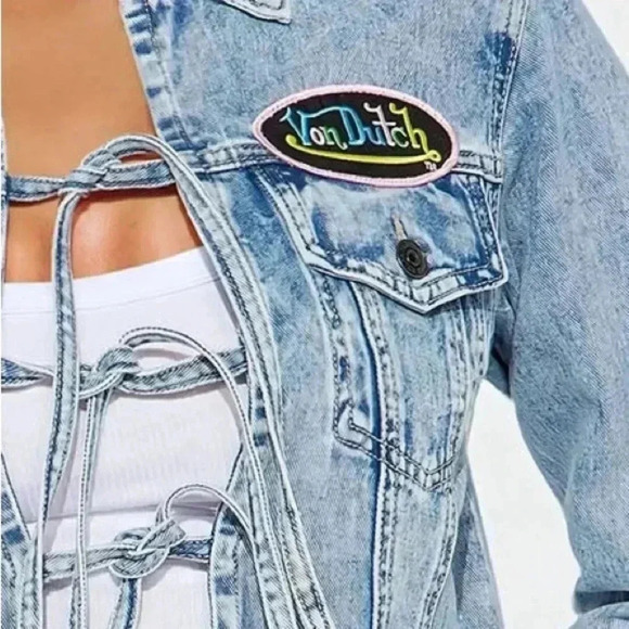 NWT Von Dutch Tie Front Patch Denim Jacket Light Wash - Picture 4 of 8